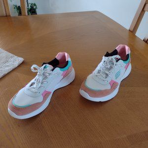 WOMEN'S SKECHERS SIZE 7.5